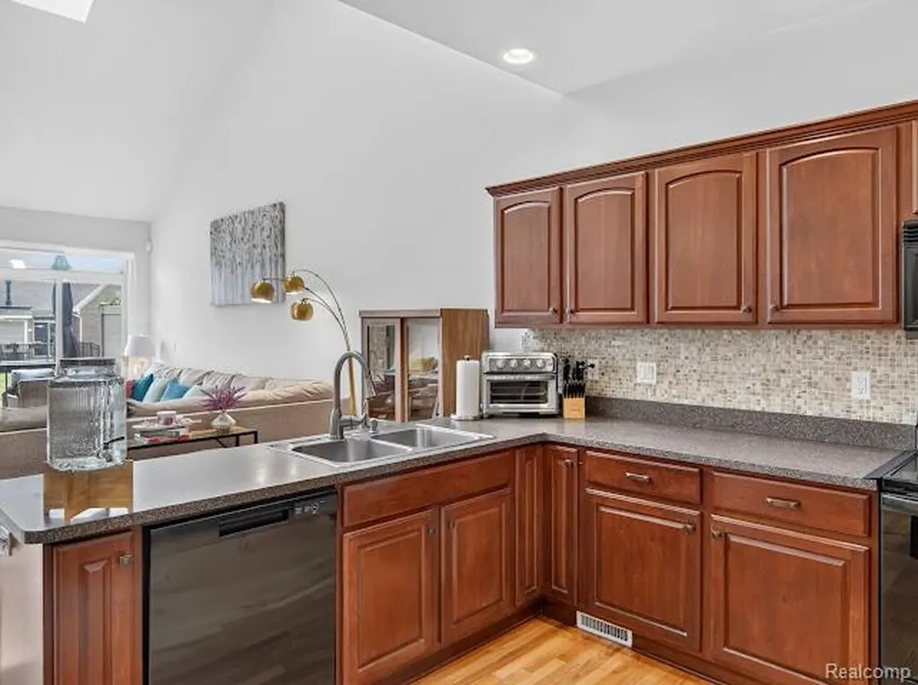 32969 Brookside Circle Livonia City MI 48152