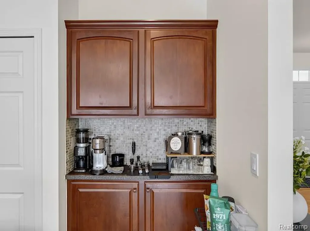 32969 Brookside Circle Livonia City MI 48152