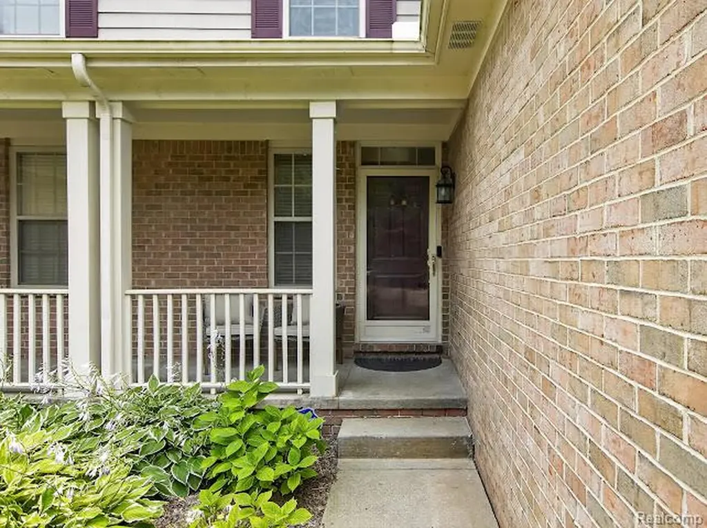 32969 Brookside Circle Livonia City MI 48152