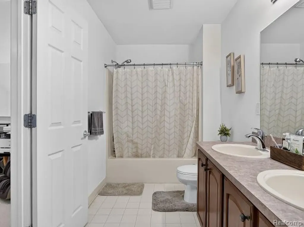32969 Brookside Circle Livonia City MI 48152