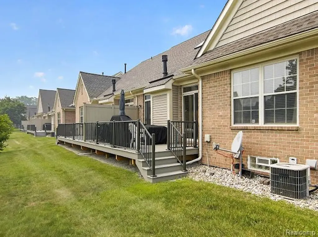 32969 Brookside Circle Livonia City MI 48152