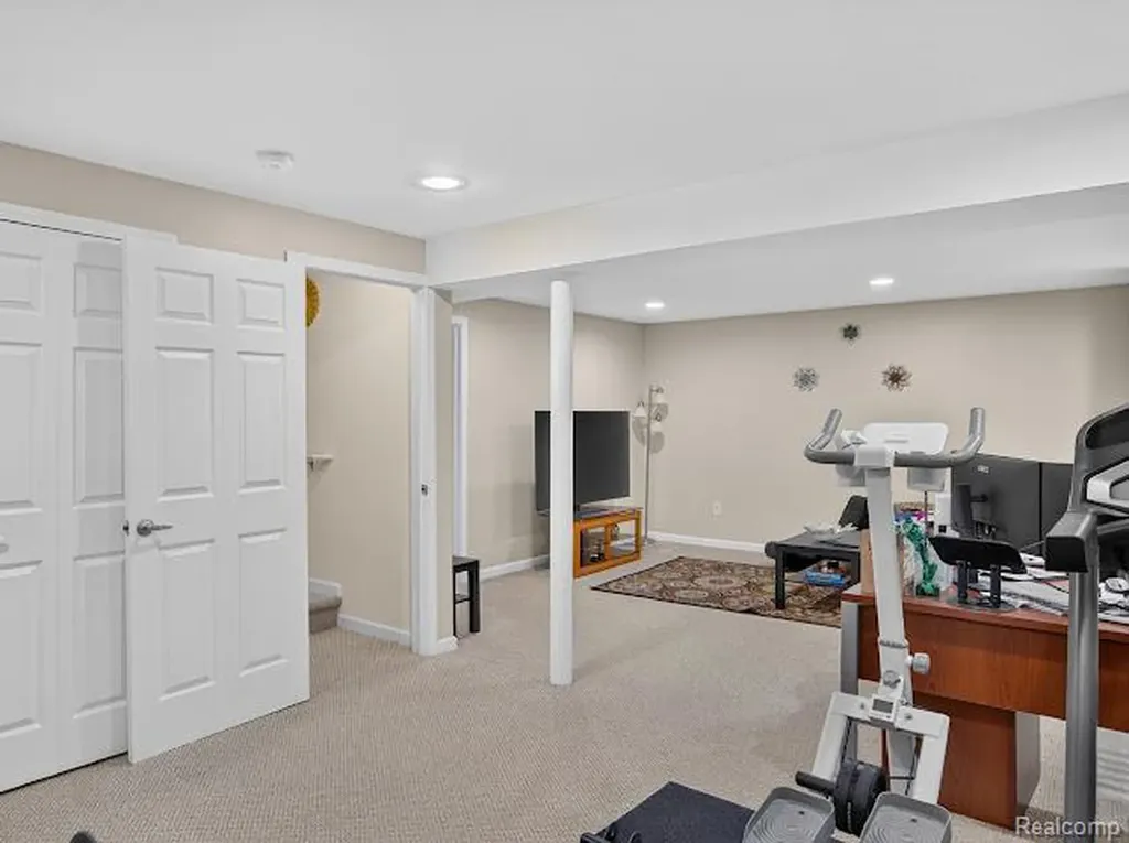 32969 Brookside Circle Livonia City MI 48152