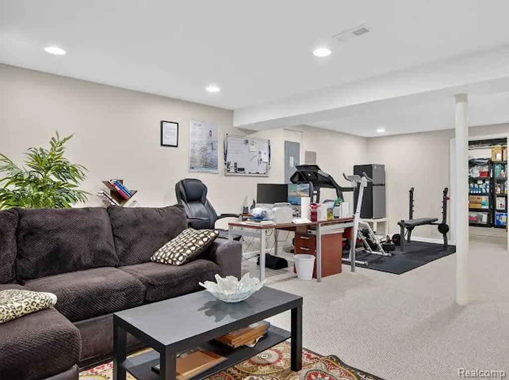 32969 Brookside Circle Livonia City MI 48152