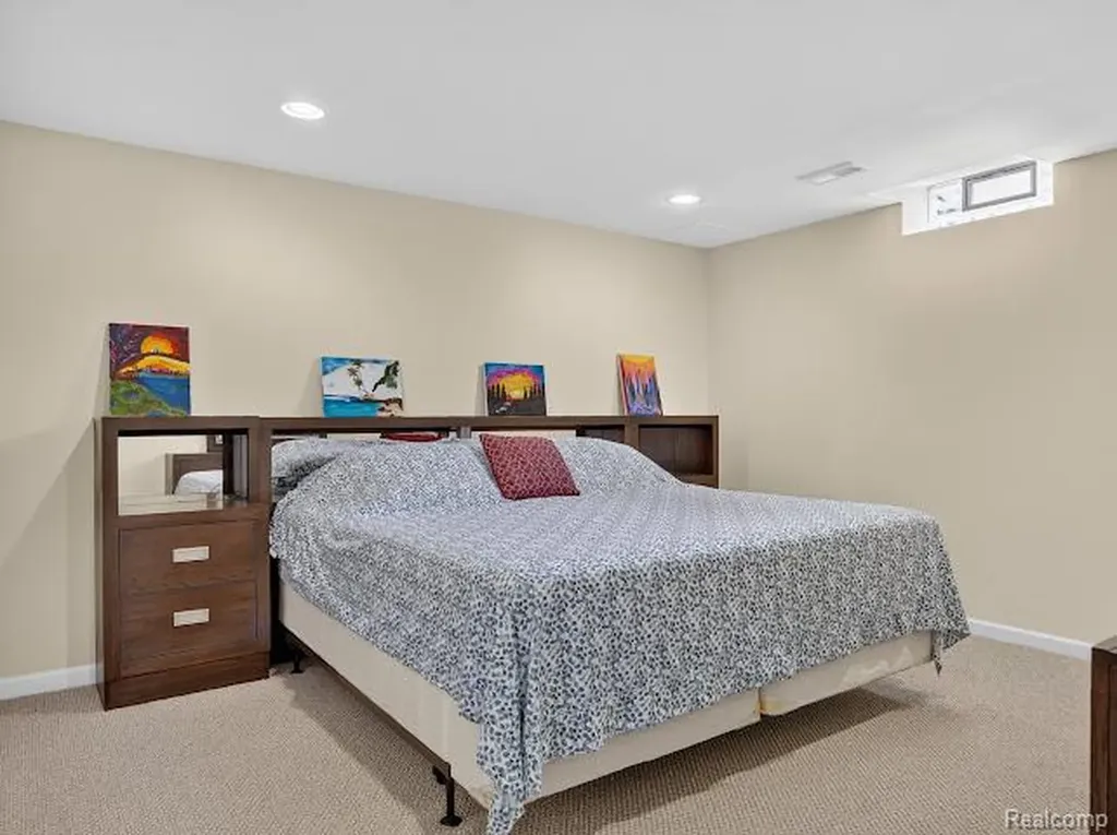32969 Brookside Circle Livonia City MI 48152