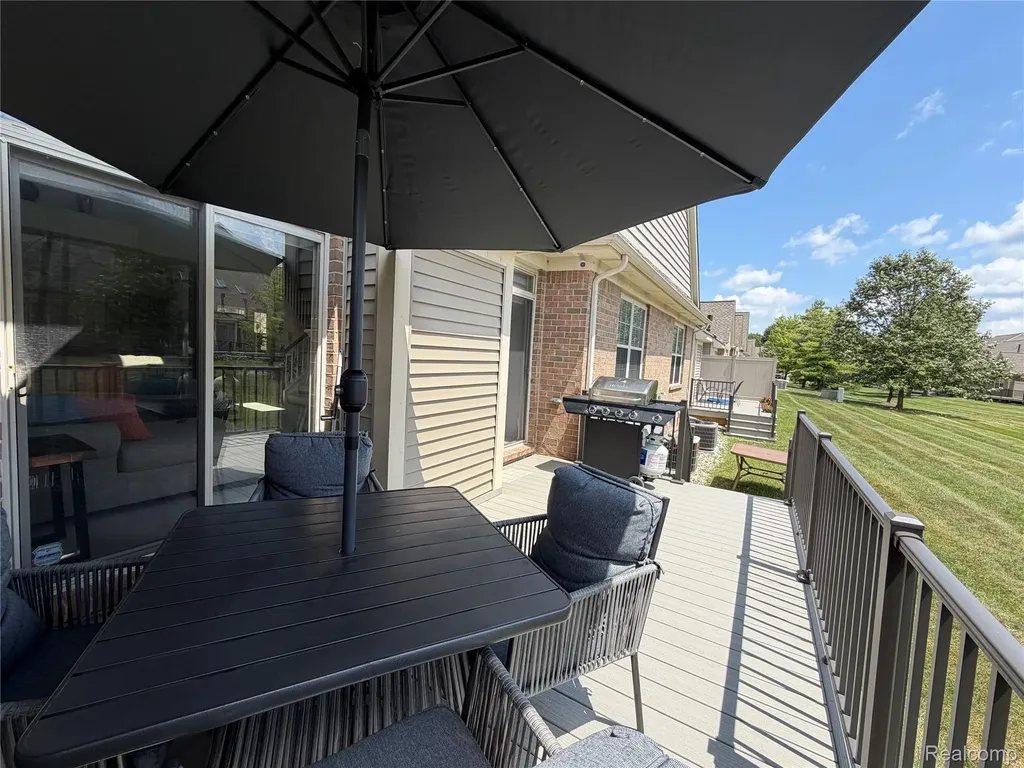 32969 Brookside Circle Livonia City MI 48152