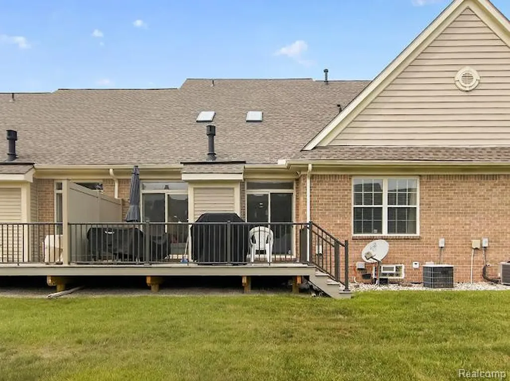 32969 Brookside Circle Livonia City MI 48152