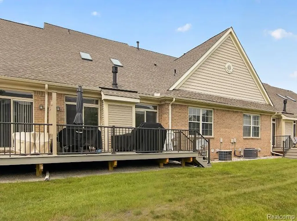 32969 Brookside Circle Livonia City MI 48152