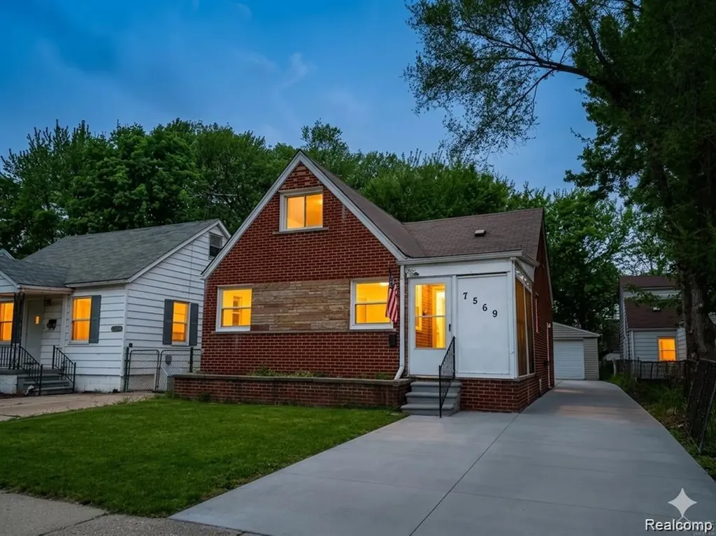 7569 Westminster Avenue Warren City MI 48091