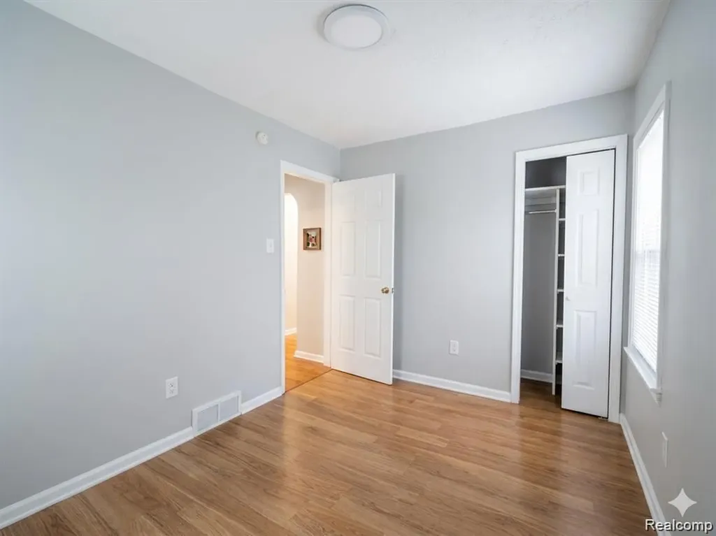 7569 Westminster Avenue Warren City MI 48091