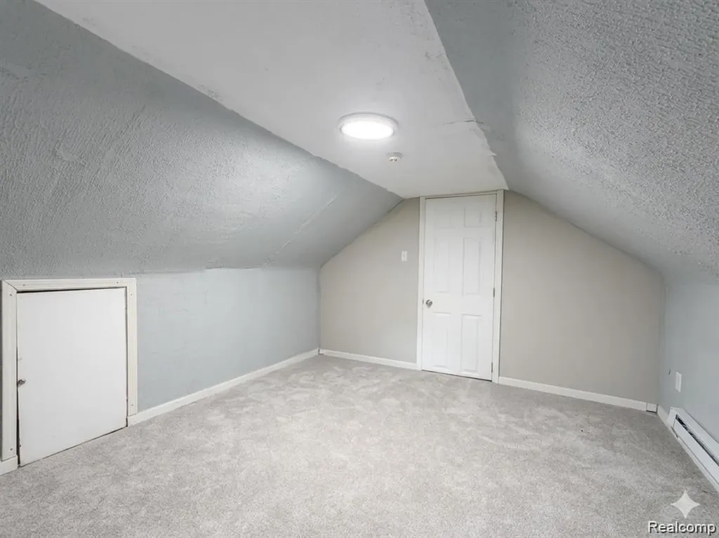 7569 Westminster Avenue Warren City MI 48091