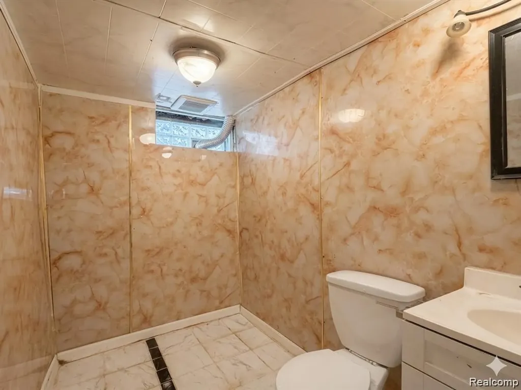7569 Westminster Avenue Warren City MI 48091