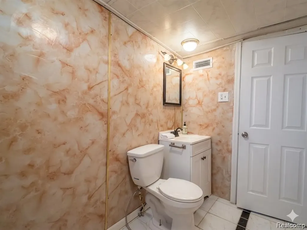 7569 Westminster Avenue Warren City MI 48091