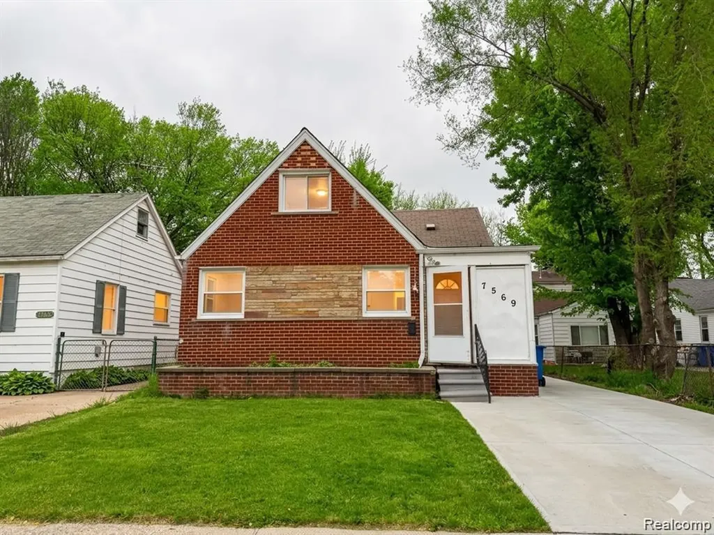 7569 Westminster Avenue Warren City MI 48091