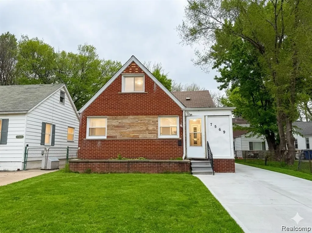 7569 Westminster Avenue Warren City MI 48091