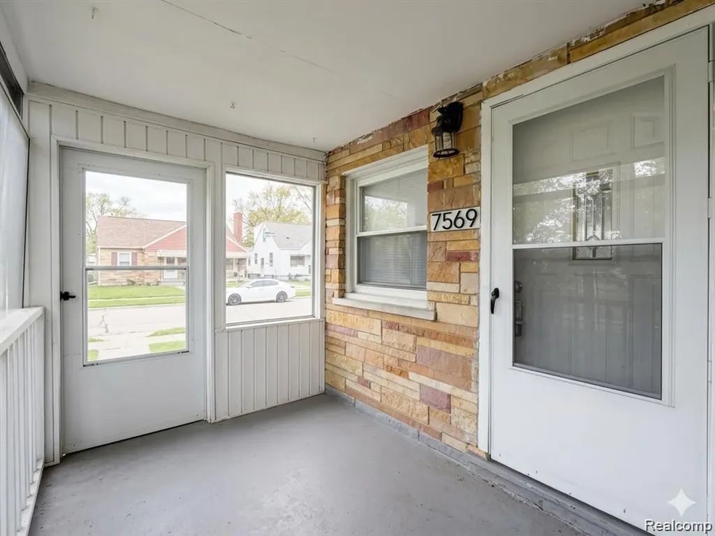 7569 Westminster Avenue Warren City MI 48091