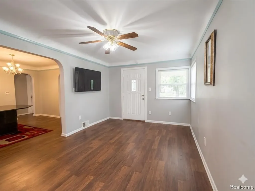 7569 Westminster Avenue Warren City MI 48091