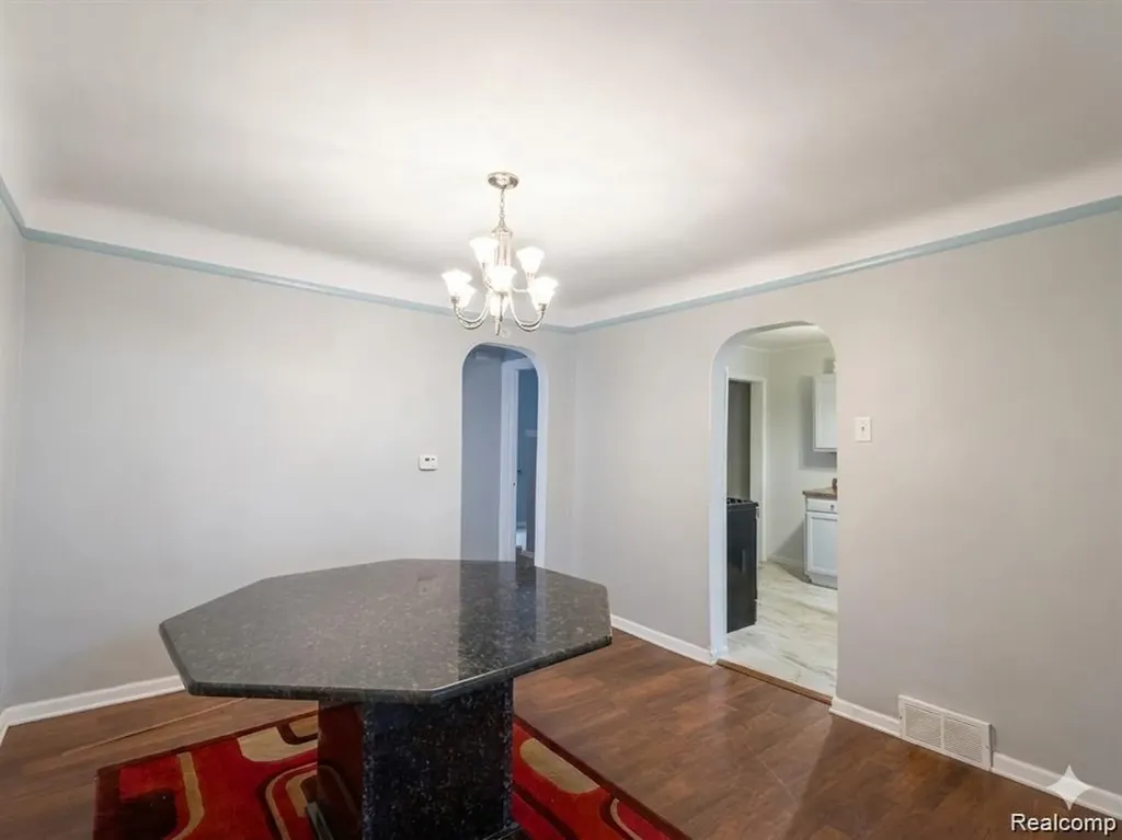 7569 Westminster Avenue Warren City MI 48091