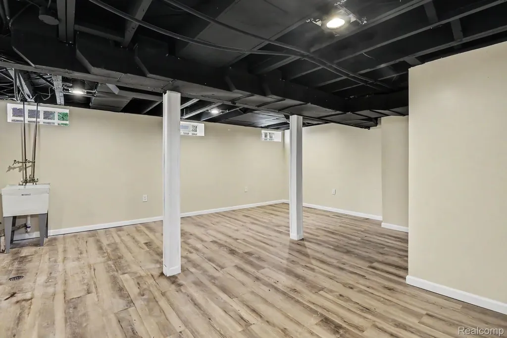 16682 Robson Street Detroit City MI 48235
