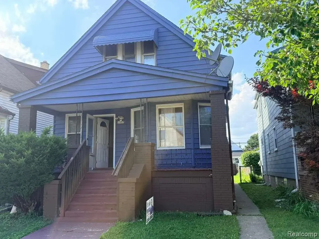 1957 Yemans Street Hamtramck City MI 48212