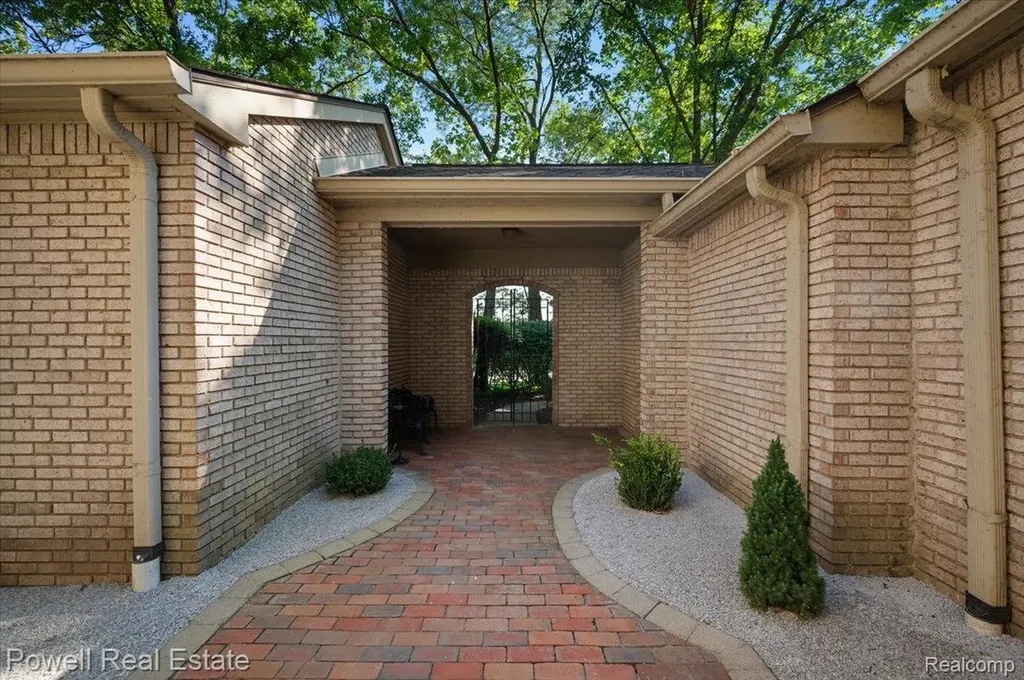1106 Timberview Trail Bloomfield Hills City MI 48304