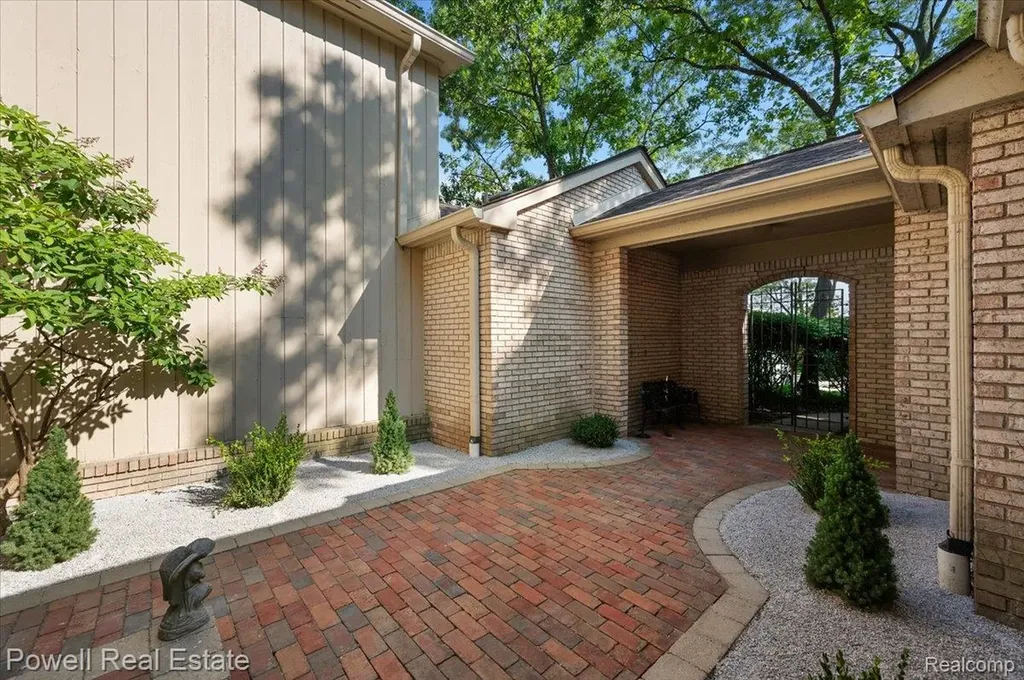1106 Timberview Trail Bloomfield Hills City MI 48304