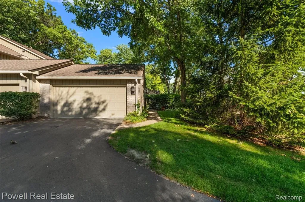1106 Timberview Trail Bloomfield Hills City MI 48304