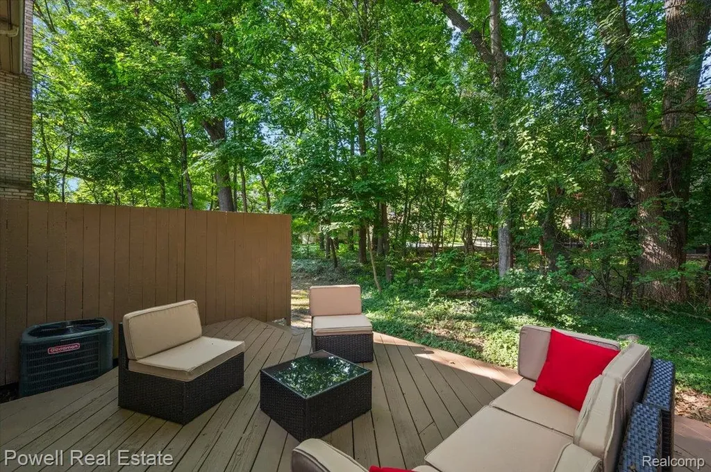 1106 Timberview Trail Bloomfield Hills City MI 48304