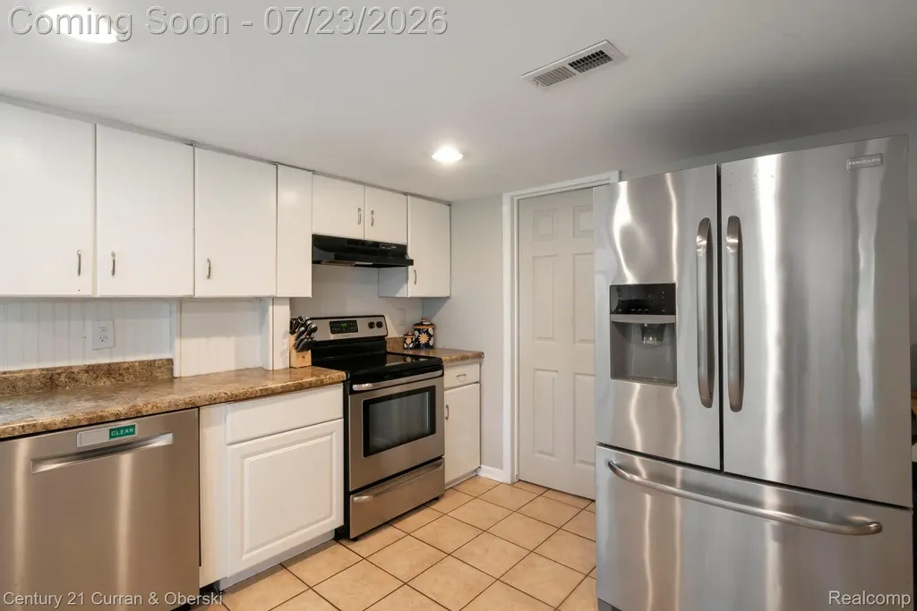 10492 Lake Shore Drive Tyrone Township MI 48430