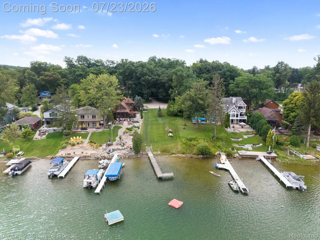 10492 Lake Shore Drive Tyrone Township MI 48430
