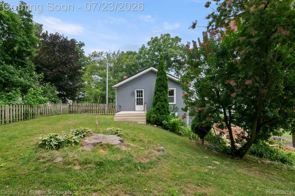 10492 Lake Shore Drive Tyrone Township MI 48430