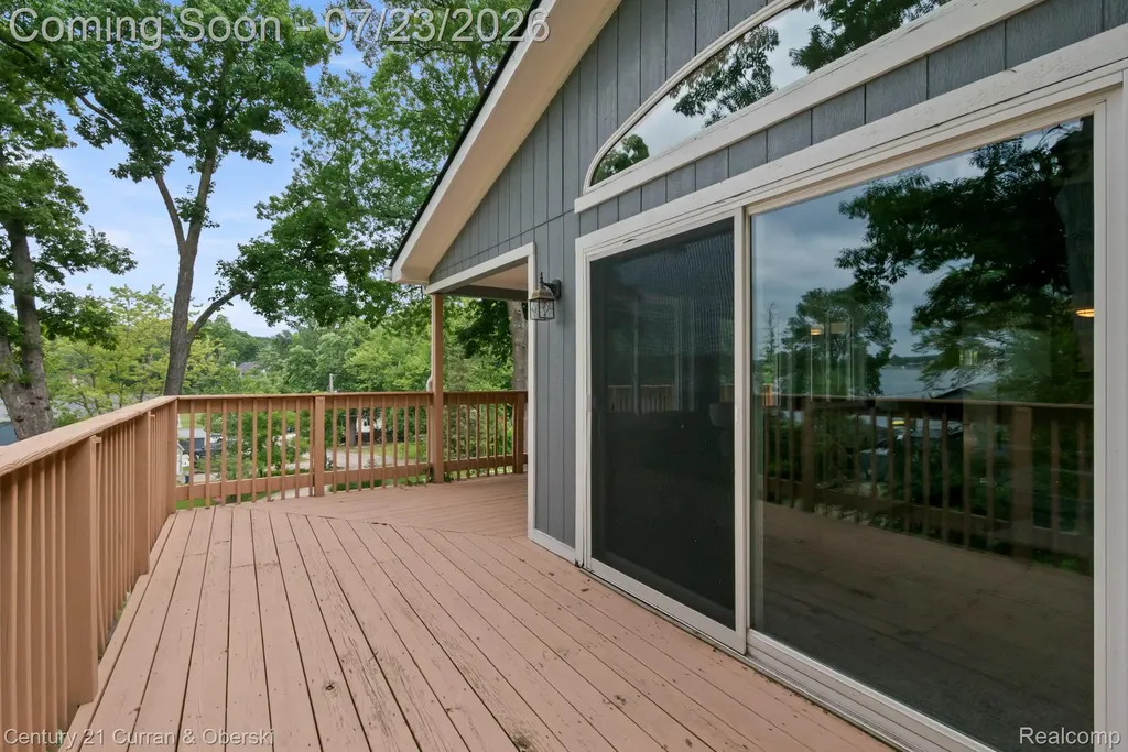 10492 Lake Shore Drive Tyrone Township MI 48430