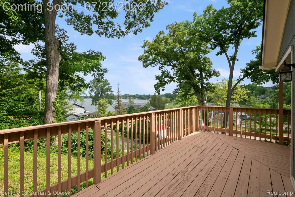 10492 Lake Shore Drive Tyrone Township MI 48430