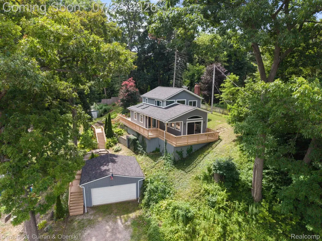 10492 Lake Shore Drive Tyrone Township MI 48430