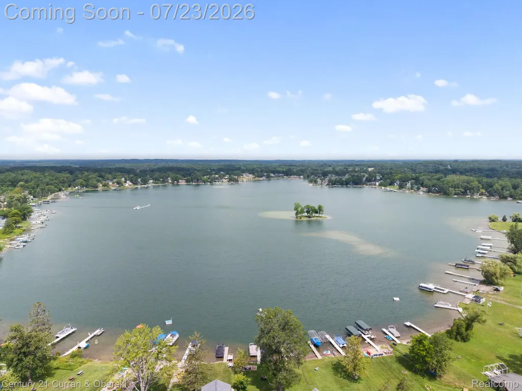 10492 Lake Shore Drive Tyrone Township MI 48430