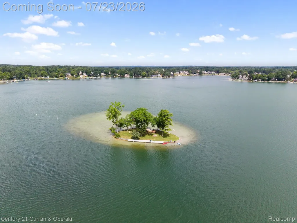 10492 Lake Shore Drive Tyrone Township MI 48430