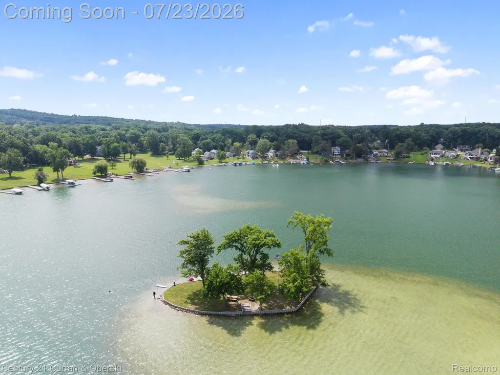 10492 Lake Shore Drive Tyrone Township MI 48430