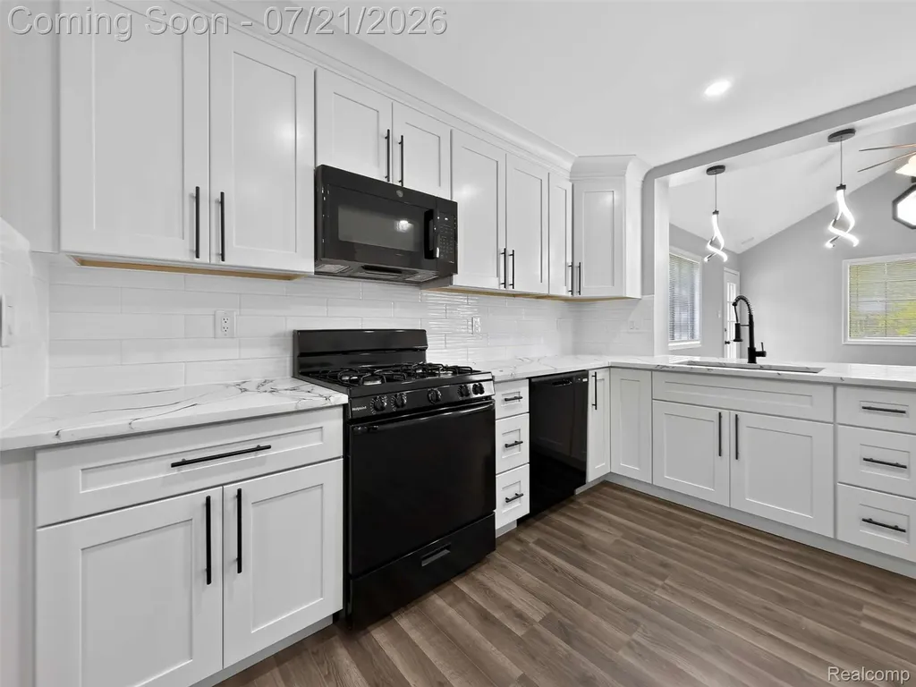 33424 Cheryl Street S Clinton Charter Township MI 48035