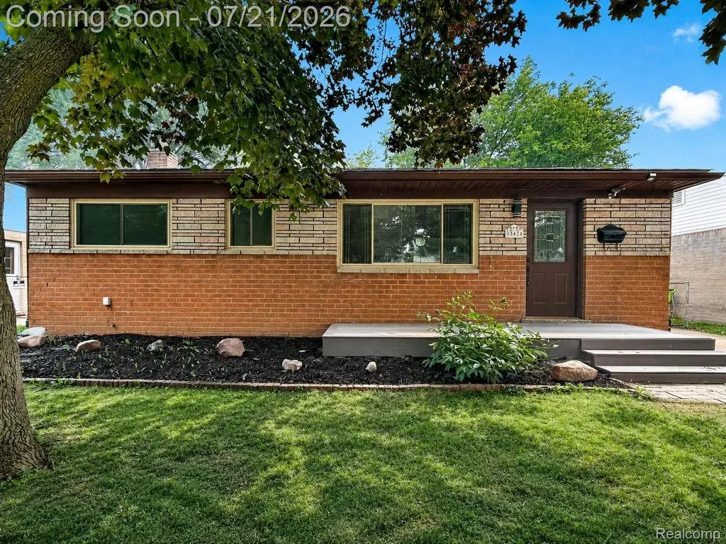 33424 Cheryl Street S Clinton Charter Township MI 48035