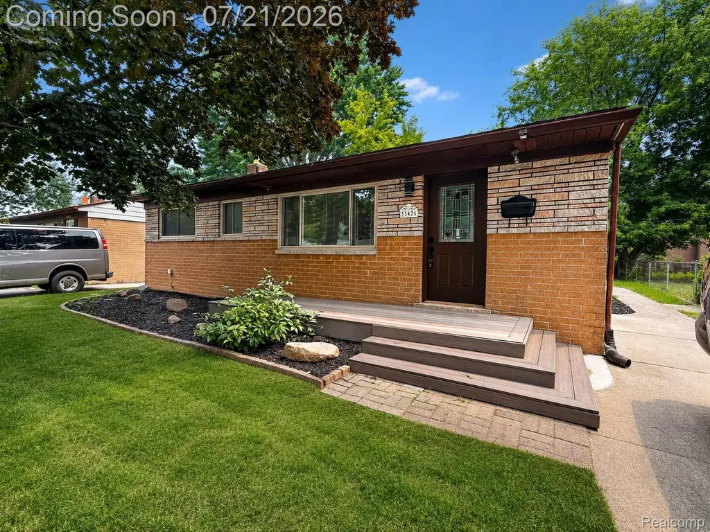33424 Cheryl Street S Clinton Charter Township MI 48035