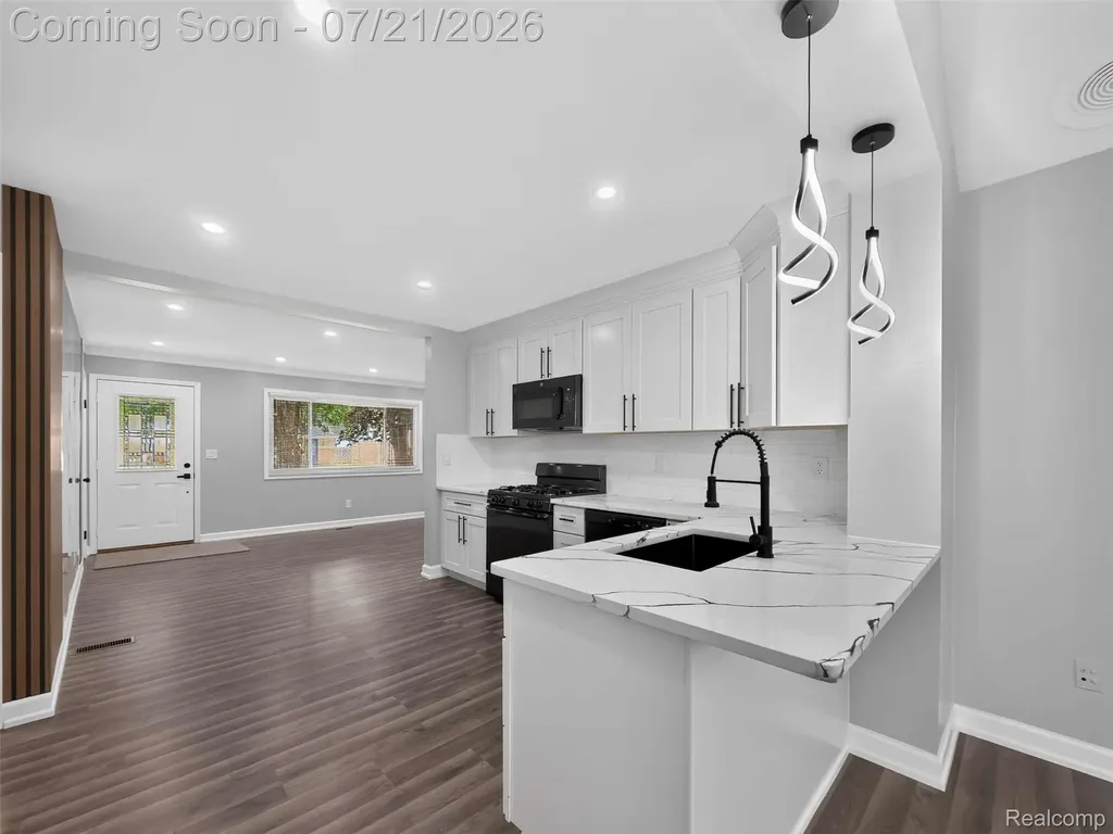33424 Cheryl Street S Clinton Charter Township MI 48035