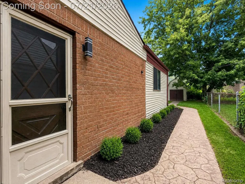 33424 Cheryl Street S Clinton Charter Township MI 48035