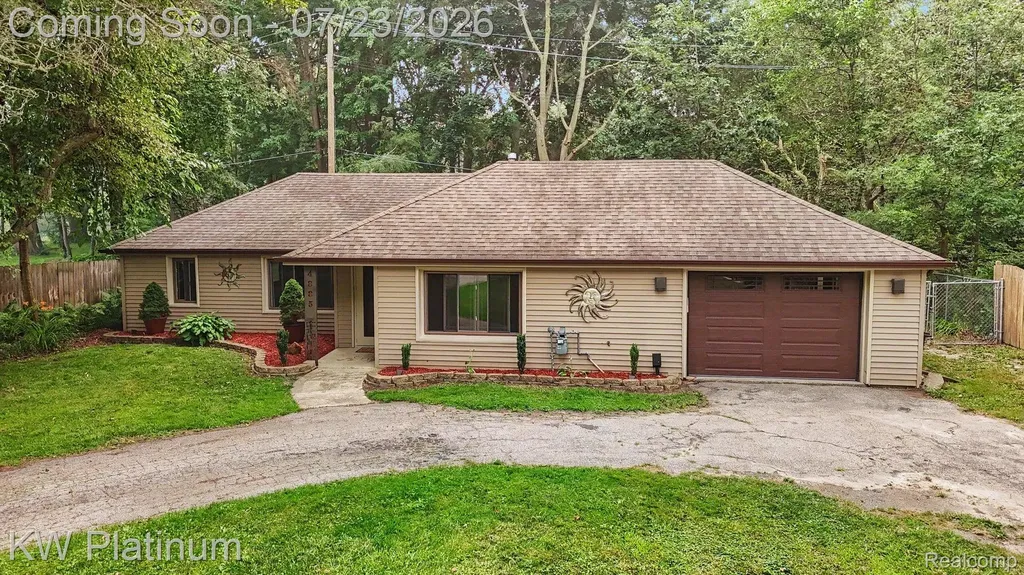 4885 Lakeshore Road Fort Gratiot Charter Township MI 48059
