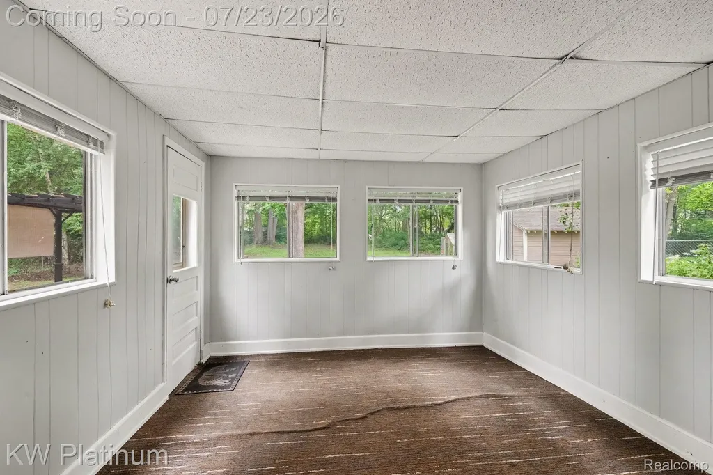 4885 Lakeshore Road Fort Gratiot Charter Township MI 48059