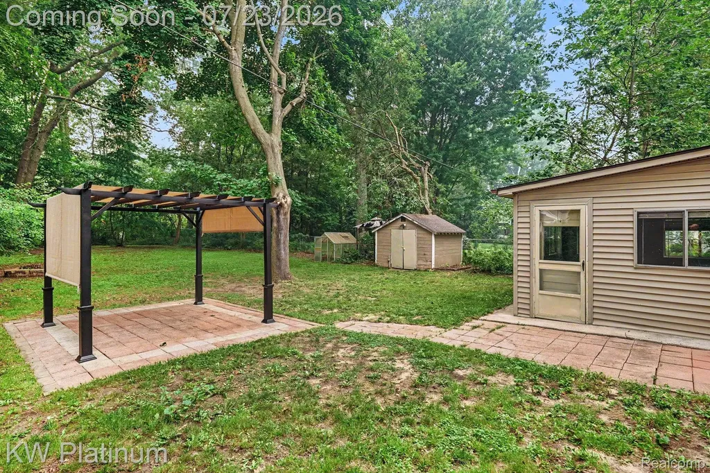 4885 Lakeshore Road Fort Gratiot Charter Township MI 48059
