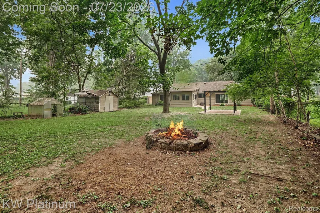 4885 Lakeshore Road Fort Gratiot Charter Township MI 48059