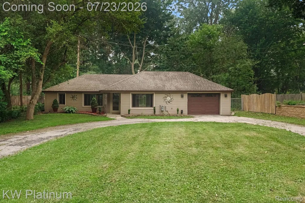 4885 Lakeshore Road Fort Gratiot Charter Township MI 48059