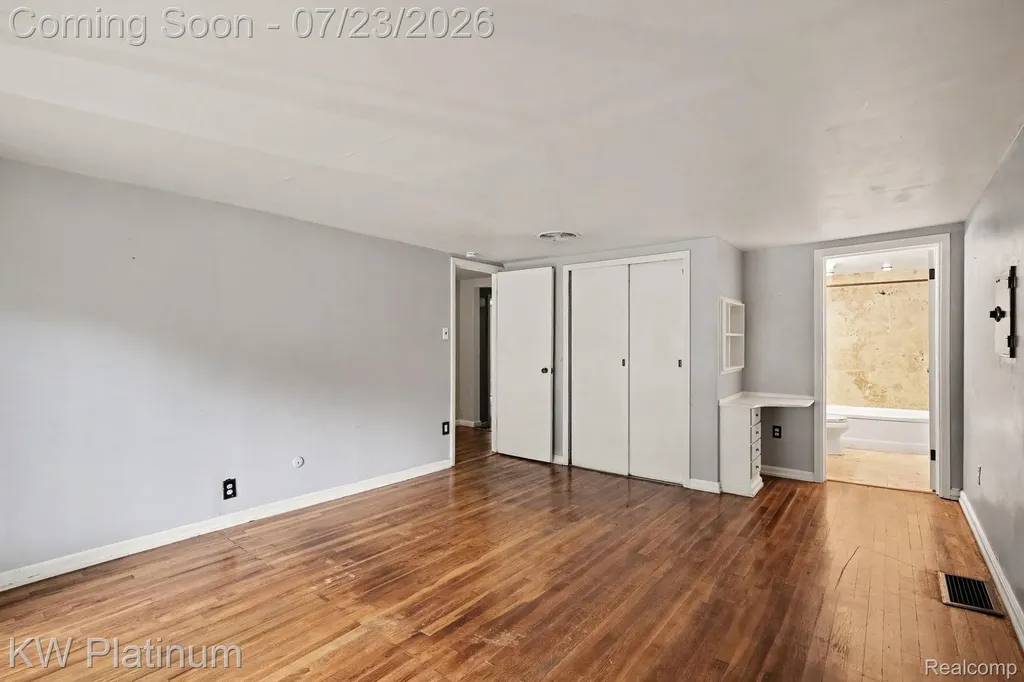 4885 Lakeshore Road Fort Gratiot Charter Township MI 48059