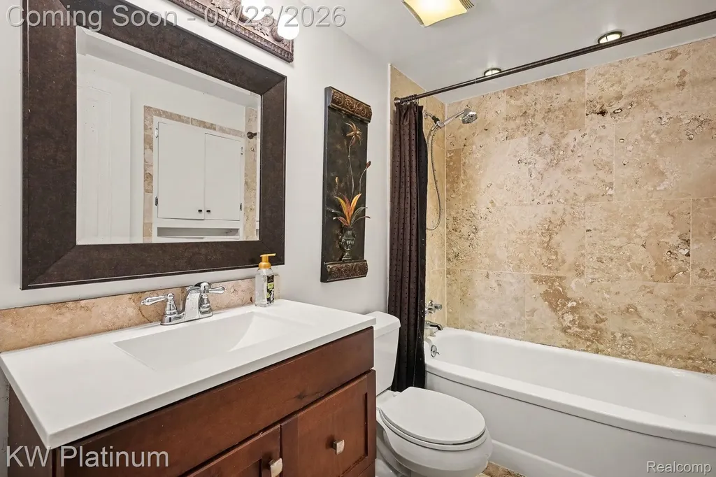 4885 Lakeshore Road Fort Gratiot Charter Township MI 48059