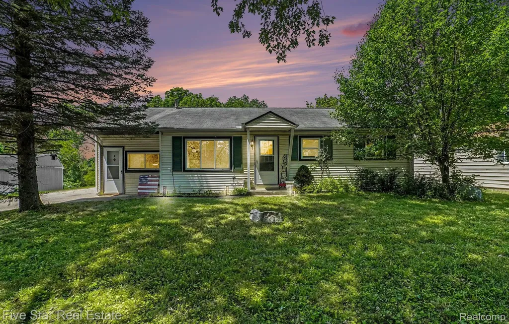 14506 Eddy Lake Road Fenton City MI 48430