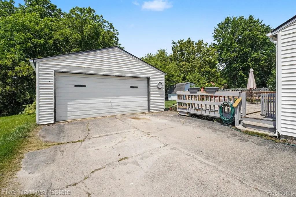 14506 Eddy Lake Road Fenton City MI 48430